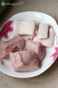 红烧狮子头的做法图解1
