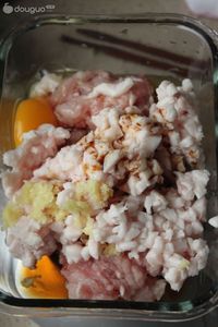 红烧狮子头的做法图解5