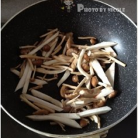 蘑菇莜面鱼鱼的做法图解11