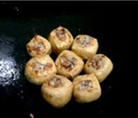 豆腐泡塞肉的做法图解4