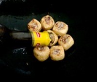 豆腐泡塞肉的做法图解5