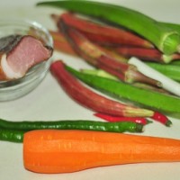 秋葵炒腊肉的做法图解1