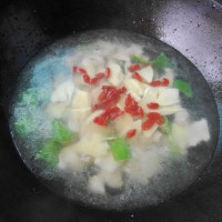 春笋枸杞瘦肉汤的做法图解7