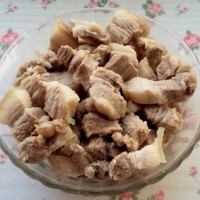 橘色厨房竹笋烧肉的做法图解2