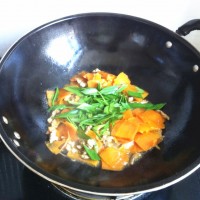 胡萝卜炒肉的做法图解7