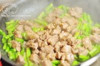蚝油芦笋牛肉粒的做法图解7