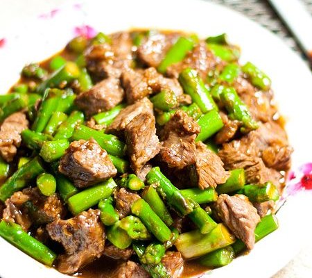 蚝油芦笋牛肉粒的做法