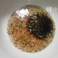 洋葱苹果玫瑰酒烤鸡的做法图解2