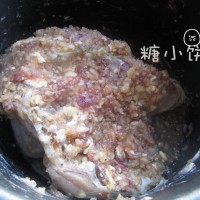 洋葱苹果玫瑰酒烤鸡的做法图解5