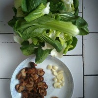 上海青炒香菇的做法图解1