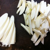 蚝香茭白炒火腿的做法图解2