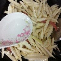 蚝香茭白炒火腿的做法图解7