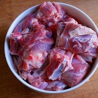 奶香银杏羊肉汤的做法图解1
