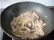 香菇炒瘦肉的做法图解2
