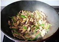 香菇炒瘦肉的做法图解6