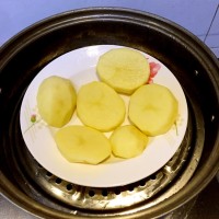 黑椒土豆焗虾的做法图解1