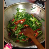 芹菜爆猪心的做法图解4