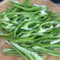 青椒炒肉丝的做法图解1