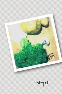 西兰花炒土豆的做法图解1