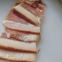 腊肉炒有机花菜的做法图解1