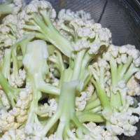 腊肉炒有机花菜的做法图解2