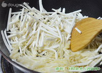 酱香菌菇的做法图解2