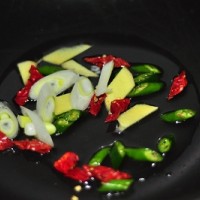 辣酱爆香螺的做法图解2