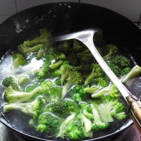 口蘑肉丝烩西兰花的做法图解4
