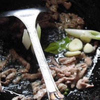 口蘑肉丝烩西兰花的做法图解6