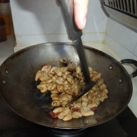 酸菜炒大肠的做法图解6