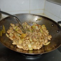 酸菜炒大肠的做法图解7