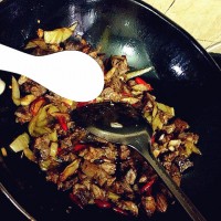 酸菜土豆炖牛肉的做法图解11