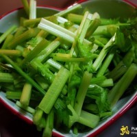 芹菜炒牛肉的做法图解2