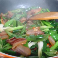 腊肉炒蒜苗的做法图解7
