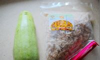 西葫芦炒虾仁的做法图解1