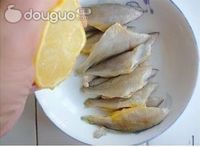 油炸小黄鱼的做法图解5