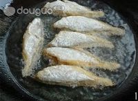 油炸小黄鱼的做法图解9