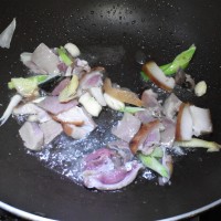 土豆焖腊肉的做法图解6