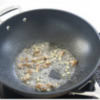 咸鱼鸡粒豆腐煲的做法图解7