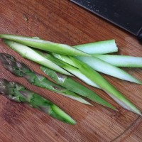 春季必吃~橄榄菜炒芦笋的做法图解3