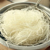 #菁选酱油试用之圆白菜炒粉丝#的做法图解2
