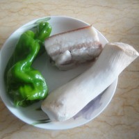 干煸五花肉杏鲍菇的做法图解1