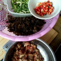 木须肉(干木耳炒肉)的做法图解1
