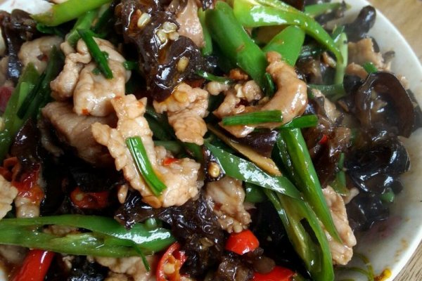 木须肉(干木耳炒肉)的做法