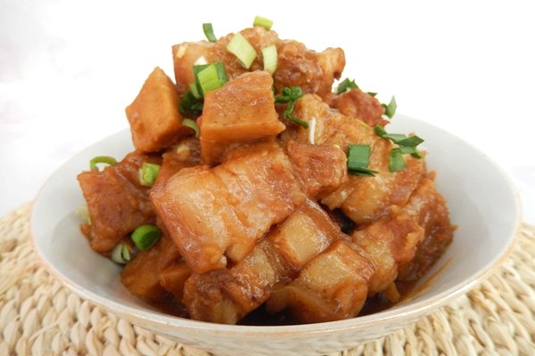 芋头红烧肉的做法
