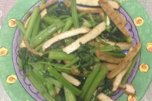 简单家常菜芹菜炒香干