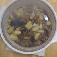 砂锅炖土豆牛肉