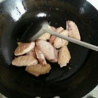 鼦