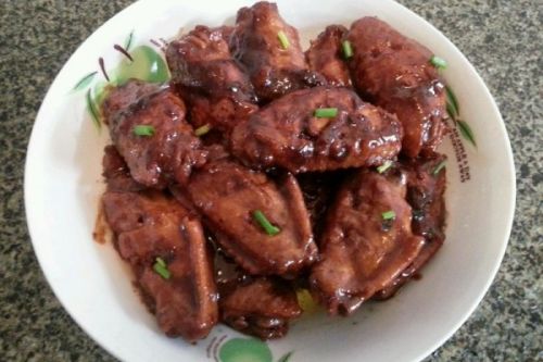 鼦