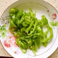 佴